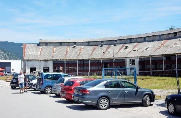 Če  hoče dobiti remizo za 40 let, mora občina plačati skupno 
3,5 milijona evrov.  