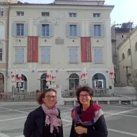 Ukrajinska družina na plaži pred Hotelom Piran. 