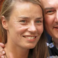 Smučarka je prijazno pristala, da se fotografira z obiskovalci 