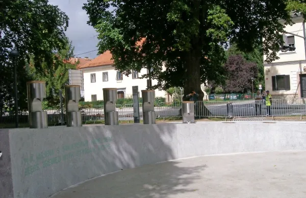 Na žalski fontani piva so od 1. aprila, ko so odprli drugo 
sezono, že prodali več kot 28.000 vrčkov piva.