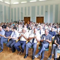 Poleg srebrnih in bronastih ščitov policije so včeraj podelili 
tudi srebren in bronaste znake policije za sodelovanje ter 
spominski znak  in priznanje policije za dolgoletno delo.