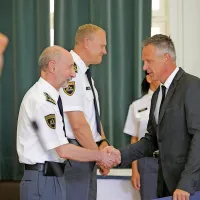 Ob dnevu policije so v Novi Gorici podelili &scaron;tevilna priznanja (foto)