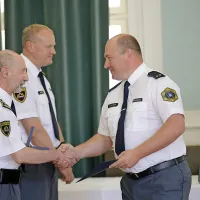 Ob dnevu policije so v Novi Gorici podelili &scaron;tevilna priznanja (foto)