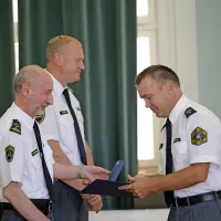 Ob dnevu policije so v Novi Gorici podelili &scaron;tevilna priznanja (foto)