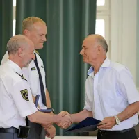 Ob dnevu policije so v Novi Gorici podelili &scaron;tevilna priznanja (foto)