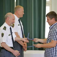 Ob dnevu policije so v Novi Gorici podelili &scaron;tevilna priznanja (foto)