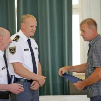 Ob dnevu policije so v Novi Gorici podelili &scaron;tevilna priznanja (foto)