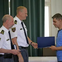 Ob dnevu policije so v Novi Gorici podelili &scaron;tevilna priznanja (foto)