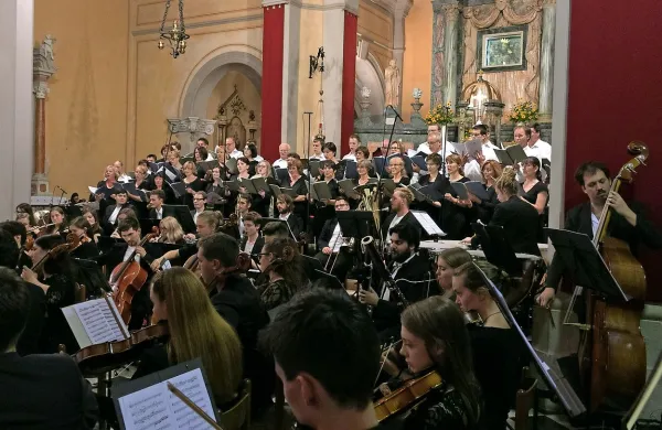 Lepo sta se ujela orkester NOVA filharmonija in Župnijski pevski zbor Ljubljana - Trnovo. 