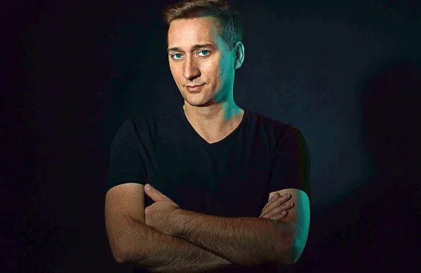 Paul van Dyk je po lanskem padcu z odra uspešno okreval.  