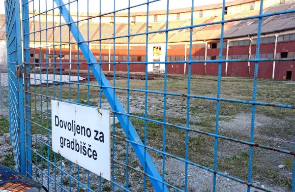 Razprava o remizi bo danes popoldne zagotovo vroča. Se bodo mestni svetniki pogovarjali 
le o znesku, ki bi ga morala občina plačati,  ali tudi o vsebini za remizo? 