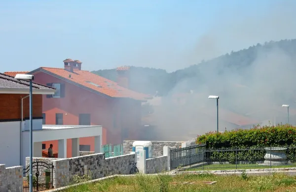 Zagorelo v hi&scaron;i sredi Sežane