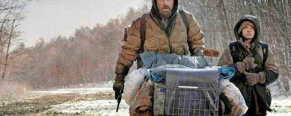 “Dobra fanta” iz postapokaliptičnega filma Cesta (2009) v 
sebi “nosita ogenj”.