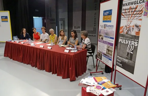 Organizatorji poletnega dogajanja so sedli za skupno mizo v 
Kosovelovem domu in predstavili bogate programe. 