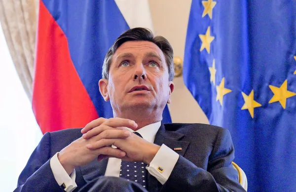 Predsednik republike Borut Pahor je v intervjuju za Večer 
dejal, da je pred napovedano skorajšnjo odločitvijo arbitražnega sodišča o meji med Slovenijo in Hrvaško miren in 
