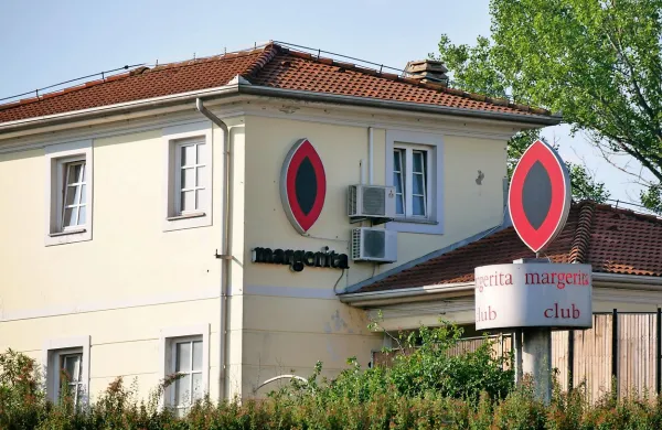 Na sojenju deveterici, obtoženi tudi zlorabe prostitucije v 
lokalu Margerita v Novi Gorici, so pričo iz Francije zaslišali 
prek videokonference.
