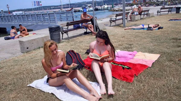 S katero knjigo na plažo?