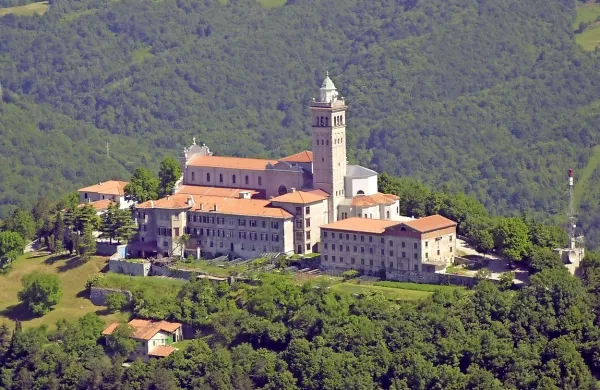 Na Sveti gori bodo danes ob 16. uri pripravili slovesno sveto 
mašo ob 300-letnici kronanja podobe Svetogorske Matere 
Božje, ki jo bo vodil apostolski nuncij v Sloveniji Juliusz 
Janusz.