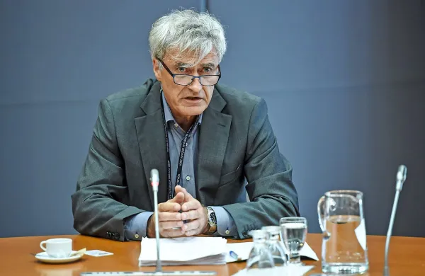  Andrej Plausteiner