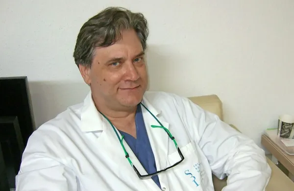 Prim. Branko Cvetičanin: “Takoj po objavi 
dodatnega državnega programa za skrajšanje 
čakalnih vrst za te preiskave smo se dobro 
organizirali in skoraj že uspeli povsem odpraviti 
čakalne vrste za magnet in jih izredno skrajšati za 
CT.” 