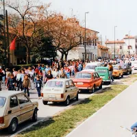 V času, ko se je  govorilo o železni zavesi, se je čez mejo med Goricama v znak prijateljstva 
vsako leta aprila brezskrbno  vila “reka ljudi”. 
