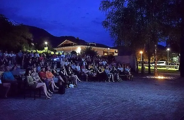 Tolminski Kino pod brezami 