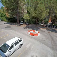 Na Cesti na Markovec bodo zgradili 33 parkirišč za avtomobile in parkirišče za motorna kolesa, uredili dotrajano in 
poškodovano dostopno pot, pločnik ter ekološke otoke.
