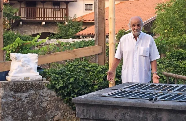 Marko Krvina je Kosoveljam podaril kip Evrope, ki ga je 
ustvaril Stipe Miličić.