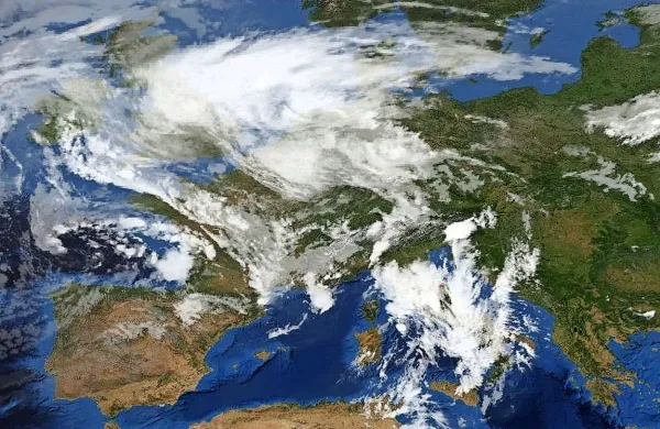 Našim krajem se je včeraj približevala solidna vremenska 
fronta.

