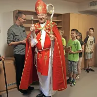 Škof Jurij Bizjak je blagoslovil vse prostore v domu. 