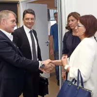 Rado Antolovič, Drago Matić, članica uprave za finance Irena 
Vincek in zamenjana Alenka Žnidaršič Kranjc; Antolovič je na 
naše vprašanje, ali bo nov predsednik uprave Luke, odgovoril: “Ne vem.”