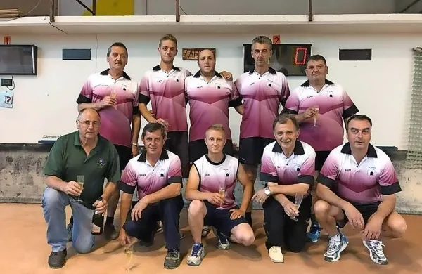 Balinarji Zabič so novi prvoligaši. Stojijo z leve: Anton Maljevac, Andraž Ličan,Tomaž Šestan, Ivan 
Ličan in Anton Fabec. Klečijo: Edo Ceglar, Ivan Ličan, Timi Ličan, Ivan Ceglar in Joško Boštjančič.


