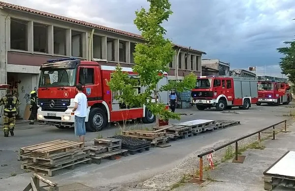 Ob 19.48 je zagorelo v nekdanji tovarne Inde.