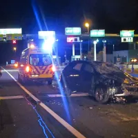 Včeraj zjutraj se je pijani 32-letni voznik iz okolice Kopra pred 
cestninsko postajo Videž z avtom prevrnil. 