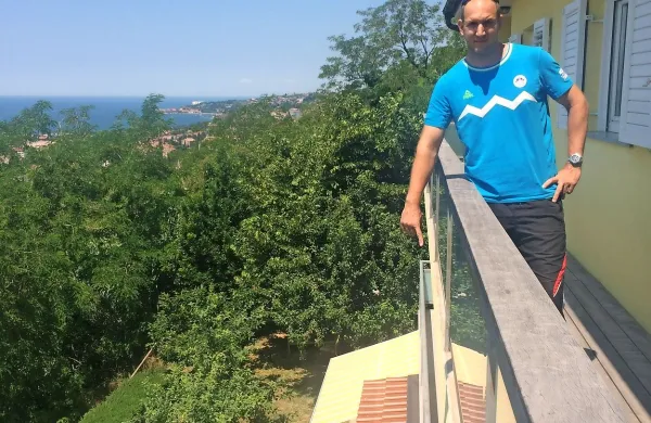 

   Tilen Vodlan: “Telekom Slovenije  je opravil 
storitev, za katero je že vnaprej vedel, da je ne bom 
mogel koristiti. Neverjetno! Poleg tega smo leta 
2017 in v turistični občini Piran!”