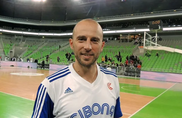 V Koper se po več kot desetletju vrača nekdanji slovenski 
reprezentant Nebojša Joksimović, ki je v minulih dveh 
sezonah nosil dres zagrebške Cibone.