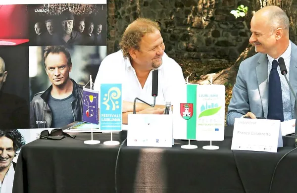 Zgledno sodelovanje ljubljanskega in čedajskega festivala sta predstavila direktor in 
umetniški vodja prvega    Darko Brlek (levo) ter umetniški vodja drugega Franco Calabretto. 
