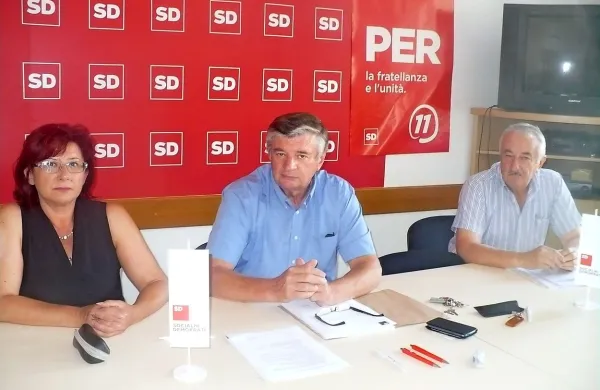 Prejšnja predsednica SD Koper Tatjana Magdalenič in trenutni v. d. predsednika Marjan Križman, ob njem   Ivan Marjon, 
član predsedstva koprskega odbora stranke.