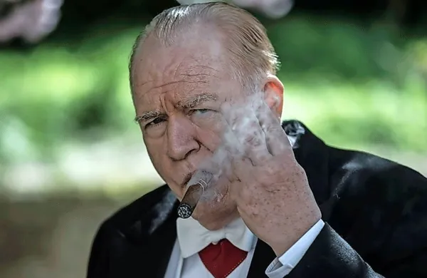 Najbolj svetla točka filma je igralska predanost glavnega 
igralca Briana Coxa. 