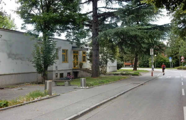 Po  polemiki na družabnih omrežjih je ravnateljica  vrtca umaknila razpis in objavila novega 
brez pogoja  o znanju albanščine in makedonščine. Potrebe po tem pa ostajajo, poudarja. 