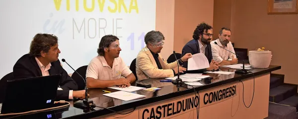 Roberto Filipaz, Matej Škerlj, Stefano Cosma, Max Plett in Luca 
Toninato (z leve) na posvetu o vitovski in njenem terroirju
