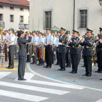 Zbogom orožje v harmoniji akordov