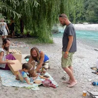 Sajeta ne popu&scaron;ča komercialnim pastem