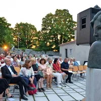 Negativci so večni, ljubimci in heroji pa ne