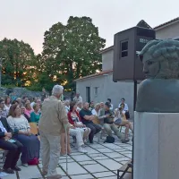 Negativci so večni, ljubimci in heroji pa ne