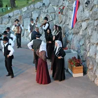 Na&scaron;li so se pri koritu