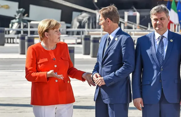 Miro Cerar v pogovoru z Angelo Merkel.