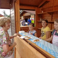  Učenke kmetijskega krožka z osnovne šole Dragotina Ketteja 
so pripravile odlične štruklje.