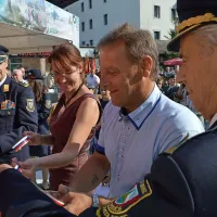 Gasilci so skupaj z županom Valterjem Mlekužem in ministrico za obrambo Andrejo Katič predali  gasilsko vozilo.