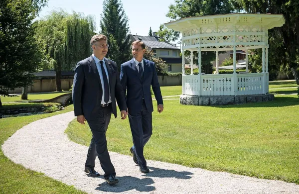 Cerar in Plenković vsak na svojem bregu glede arbitražne sodbe